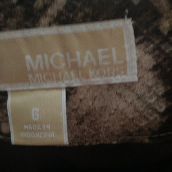 LN Michael Kors Snake Skin Patterned fitted skirt - Picture 4 of 5